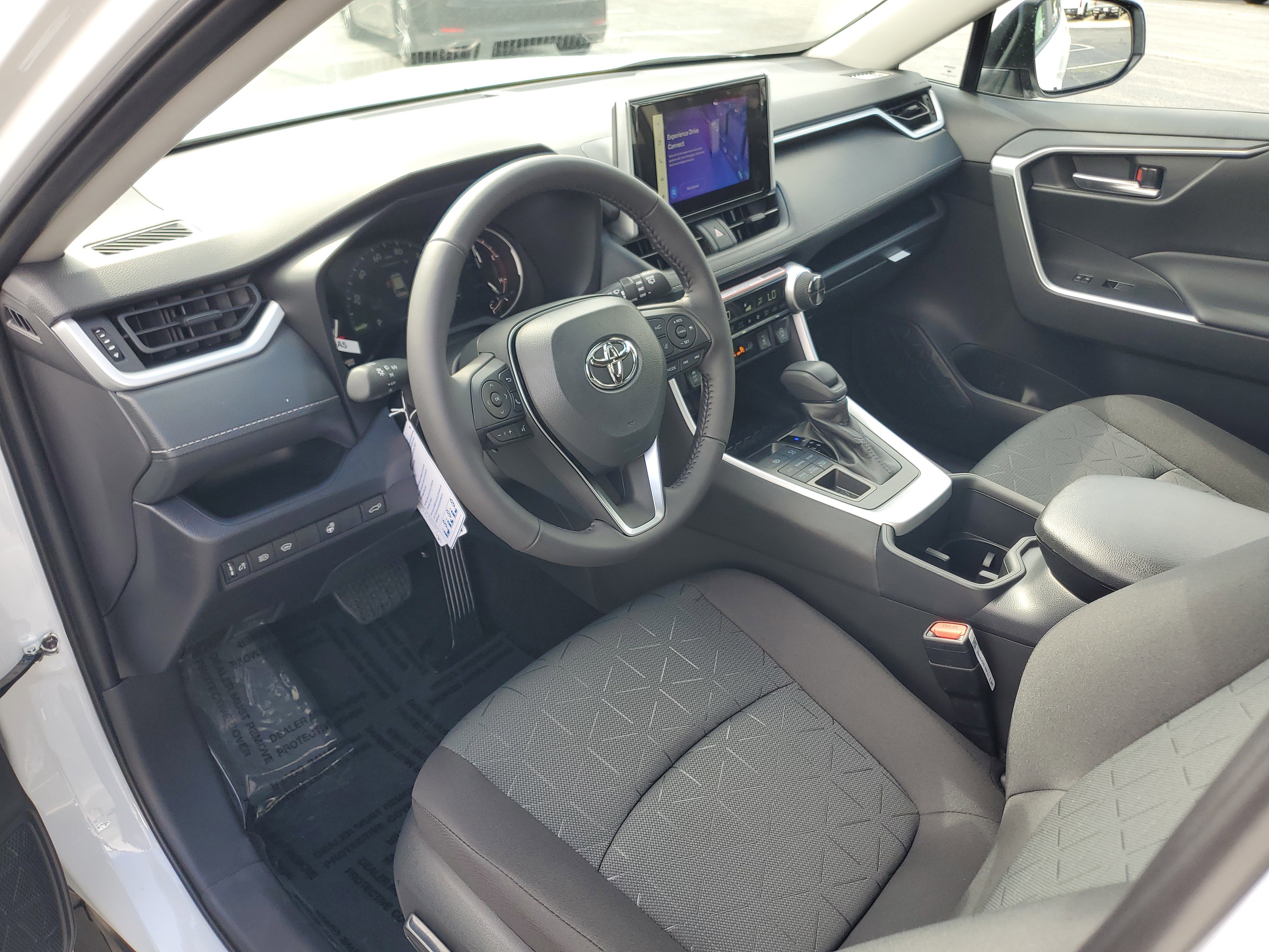 Used 2025 Toyota RAV4 XLE image 23