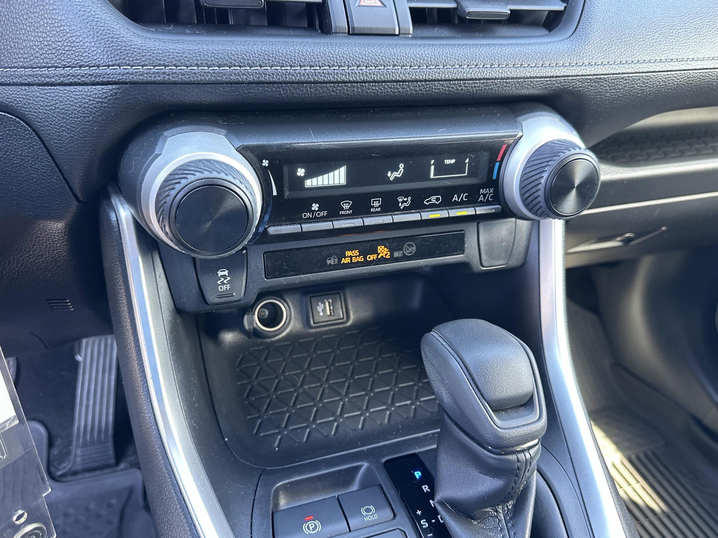 Used 2023 Toyota RAV4 LE image 19