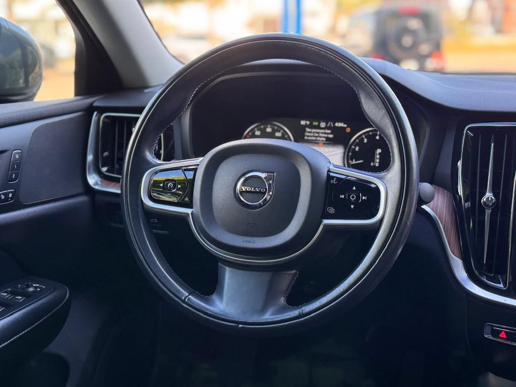 Used 2021 Volvo S60 T6 Momentum AWD/4WD image 27