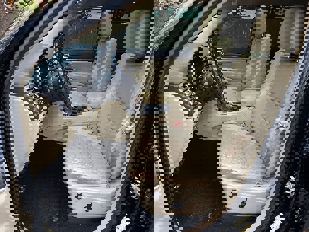 Used 2020 Jeep Grand Cherokee Limited w/ Luxury Group II image 26