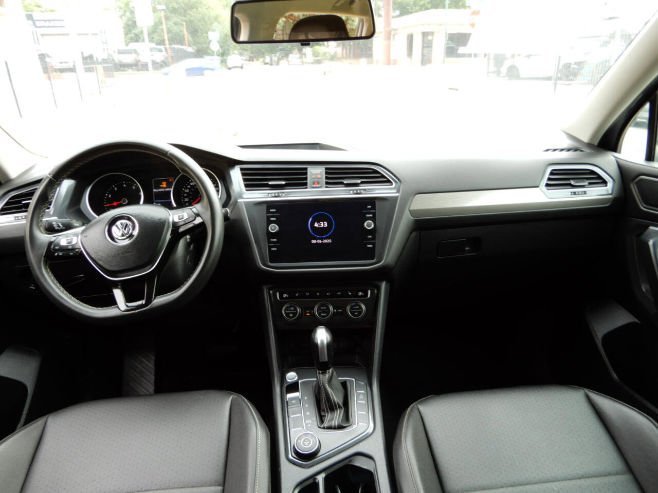 Used 2021 Volkswagen Tiguan SE image 18