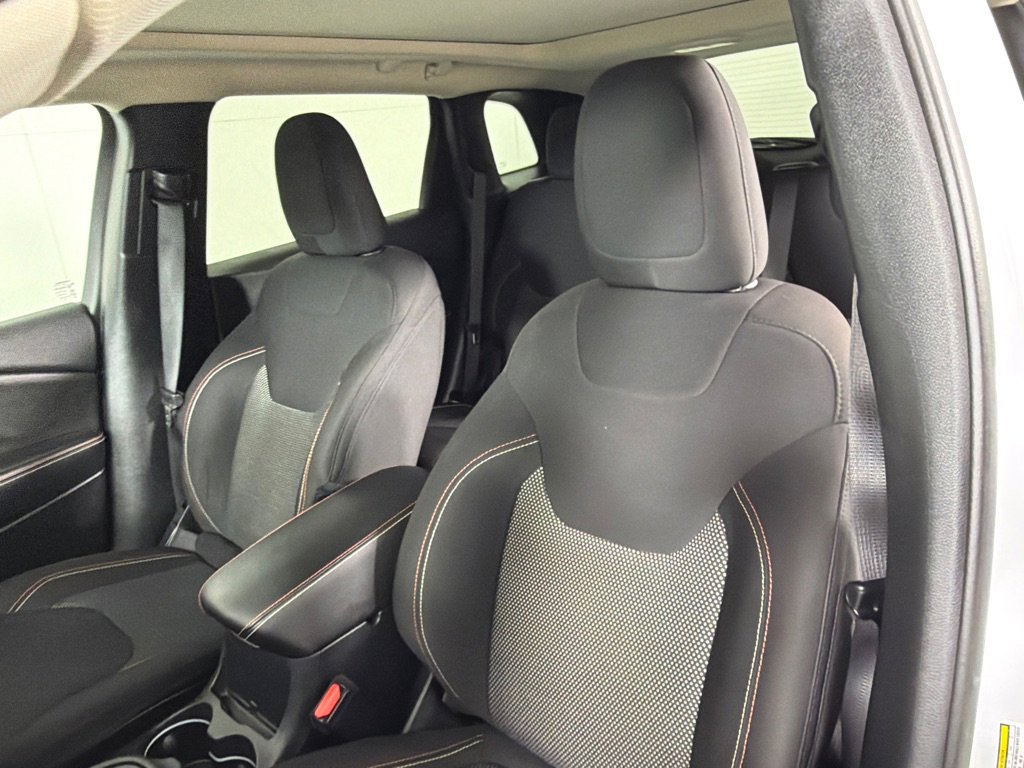 Used 2016 Jeep Cherokee 75th Anniversary image 13