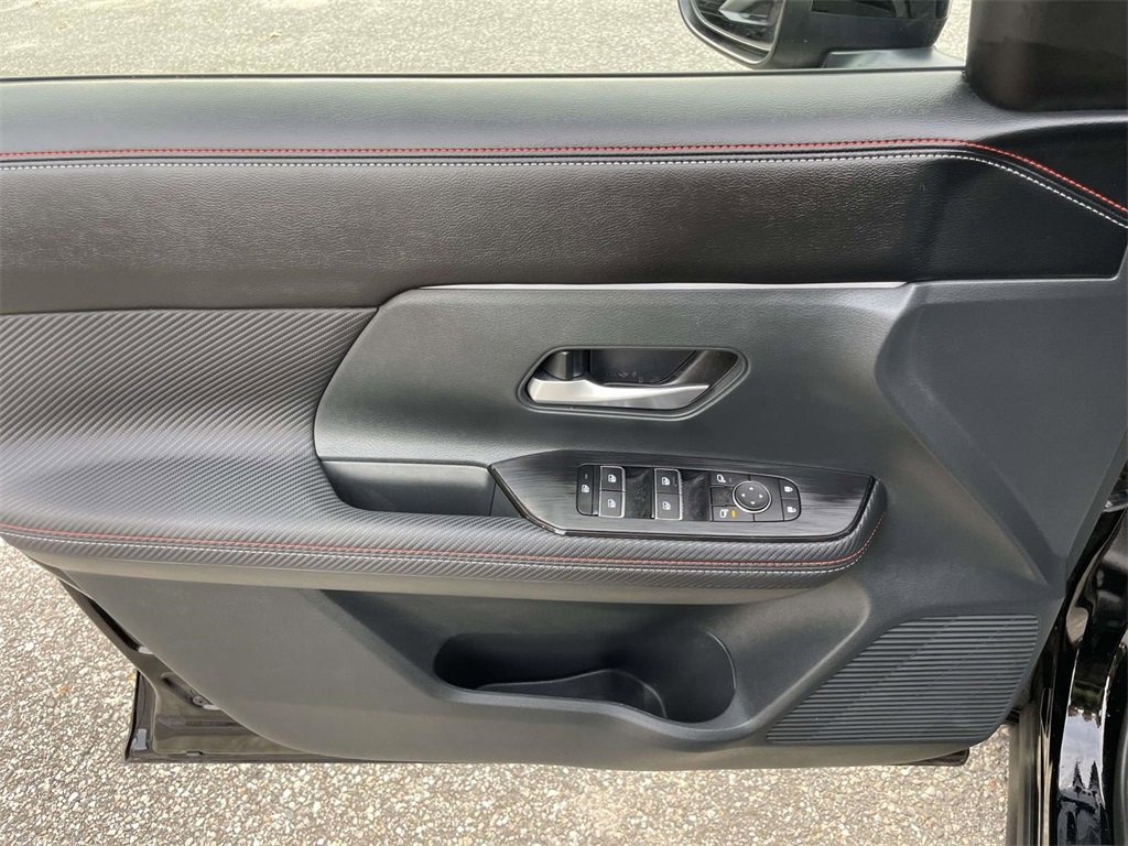 Certified 2025 Nissan Kicks SR w/ Illumination Package image 16