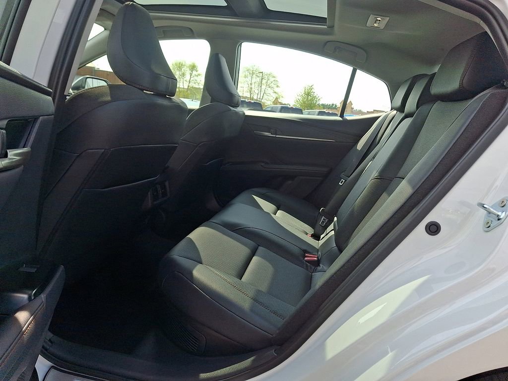 Used 2026 Toyota Camry XLE AWD/4WD image 10
