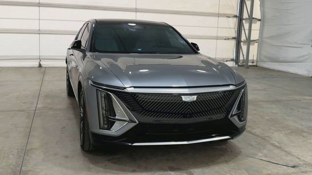 Used 2024 Cadillac Lyriq Luxury AWD/4WD image 6