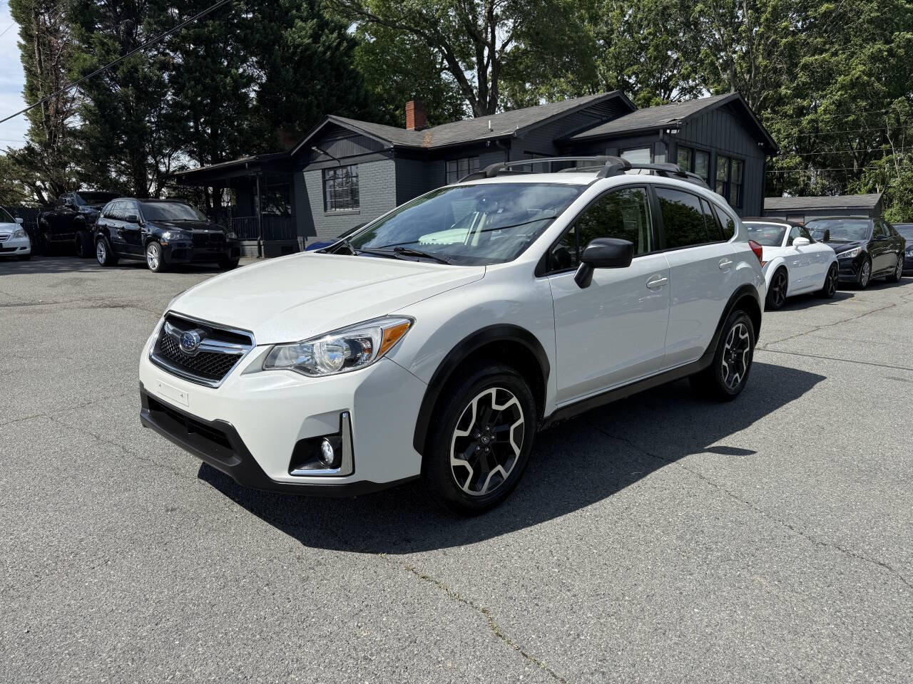 Used 2017 Subaru Crosstrek 2.0i AWD/4WD image 2