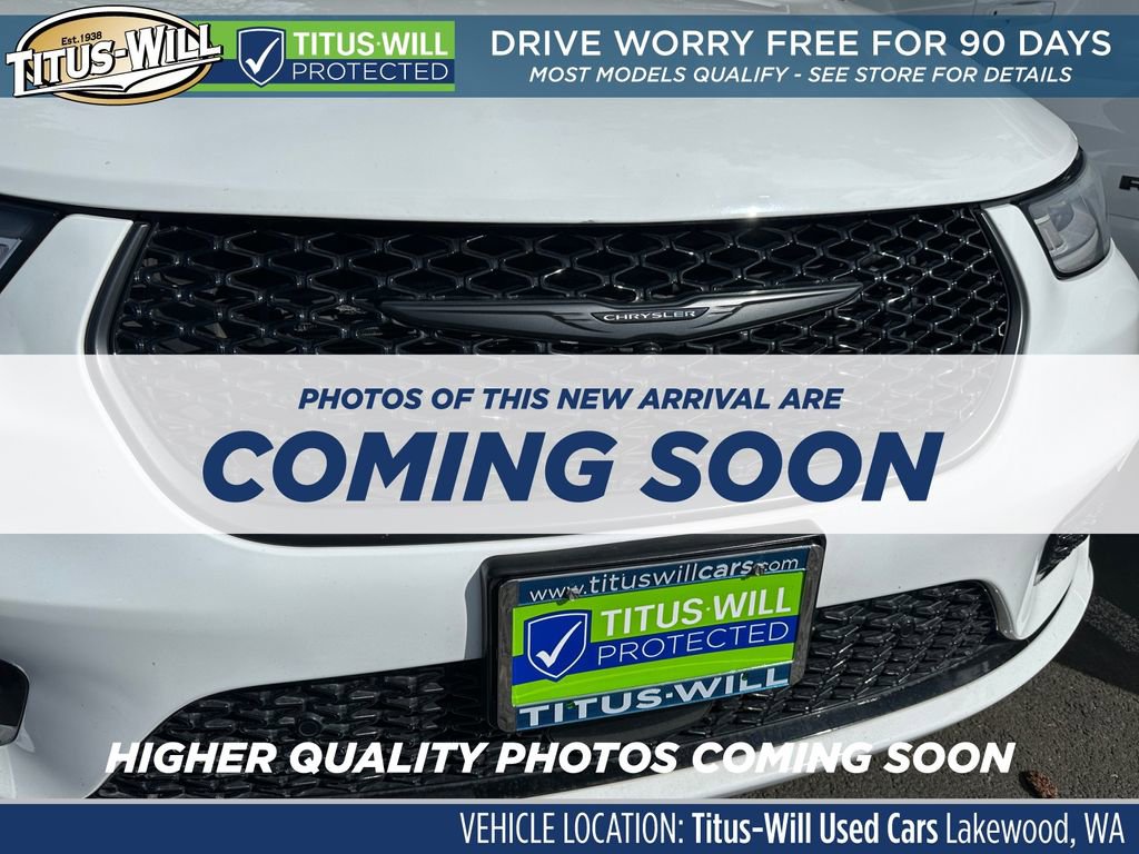Used 2022 Chrysler Pacifica Limited w/ Uconnect Theater Family Group image 4