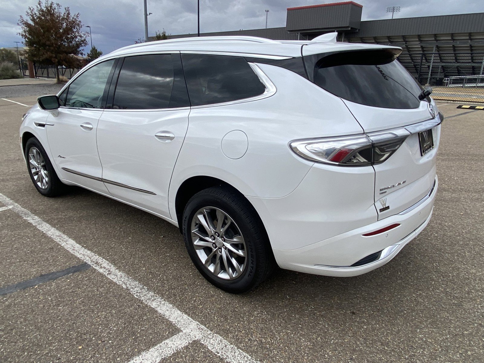 Used 2022 Buick Enclave Avenir w/ Avenir Technology Package AWD/4WD image 6
