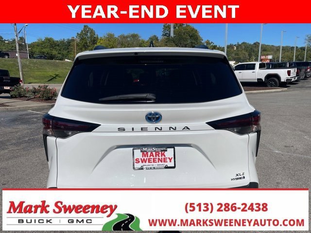Used 2024 Toyota Sienna XLE image 7