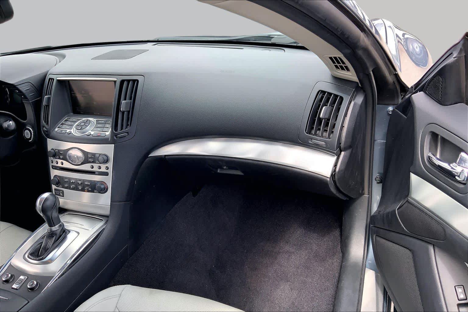 Used 2015 INFINITI Q60 Convertible w/ Premium Package RWD image 17