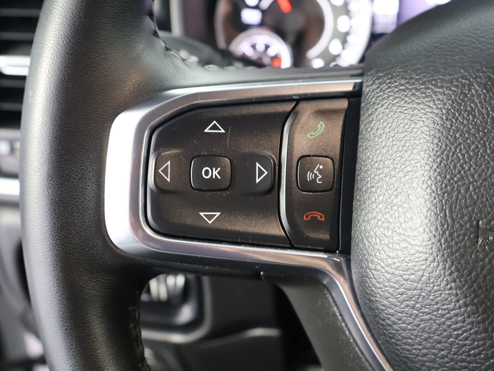 Used 2024 RAM 1500 Laramie AWD/4WD image 32