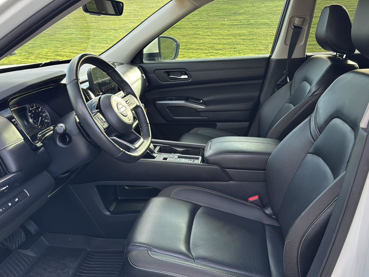 Used 2024 Nissan Pathfinder SL image 8