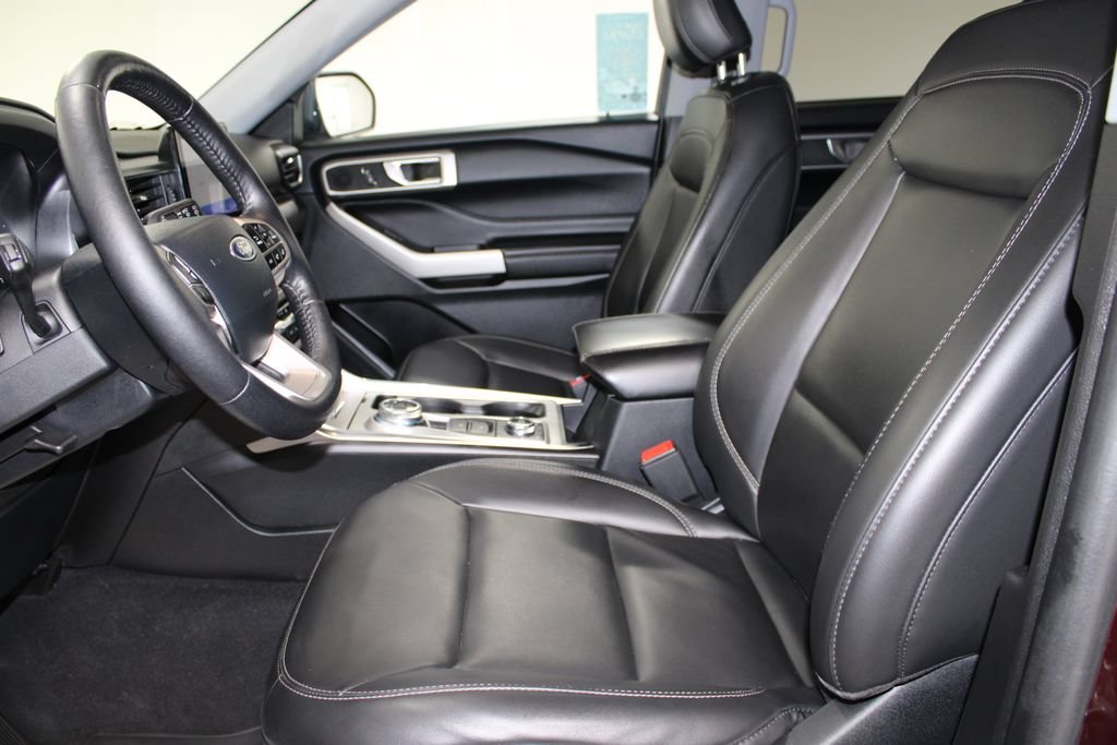 Used 2023 Ford Explorer XLT w/ Equipment Group 202A AWD/4WD image 22