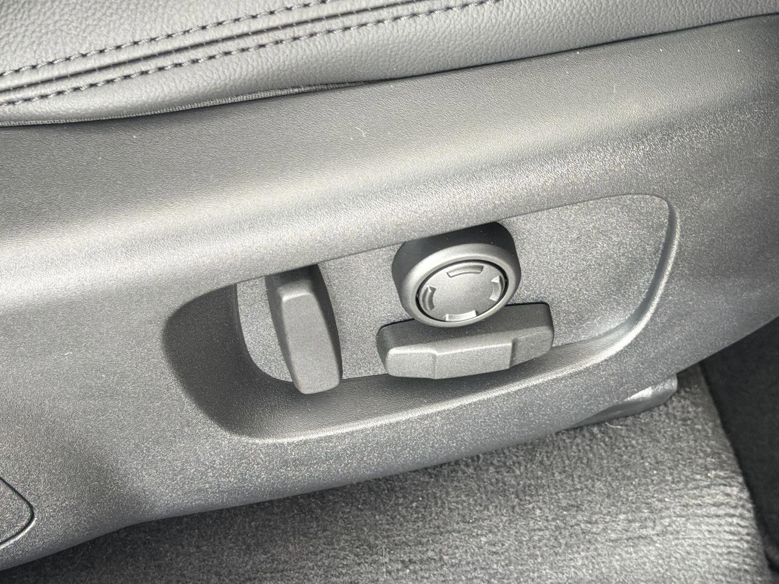 New 2026 Land Rover Range Rover Velar S image 34