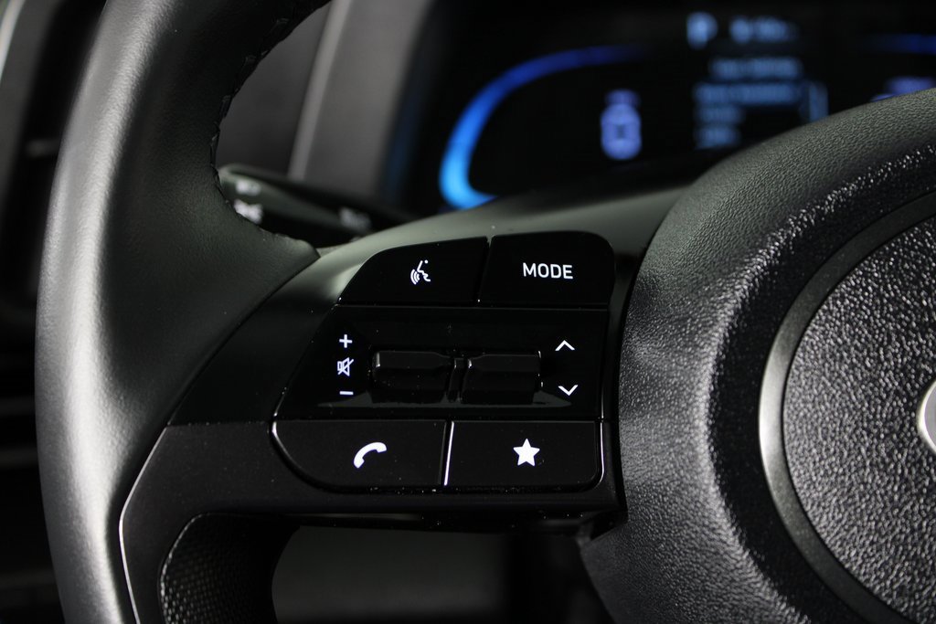 Certified 2025 Hyundai Elantra Sport image 21