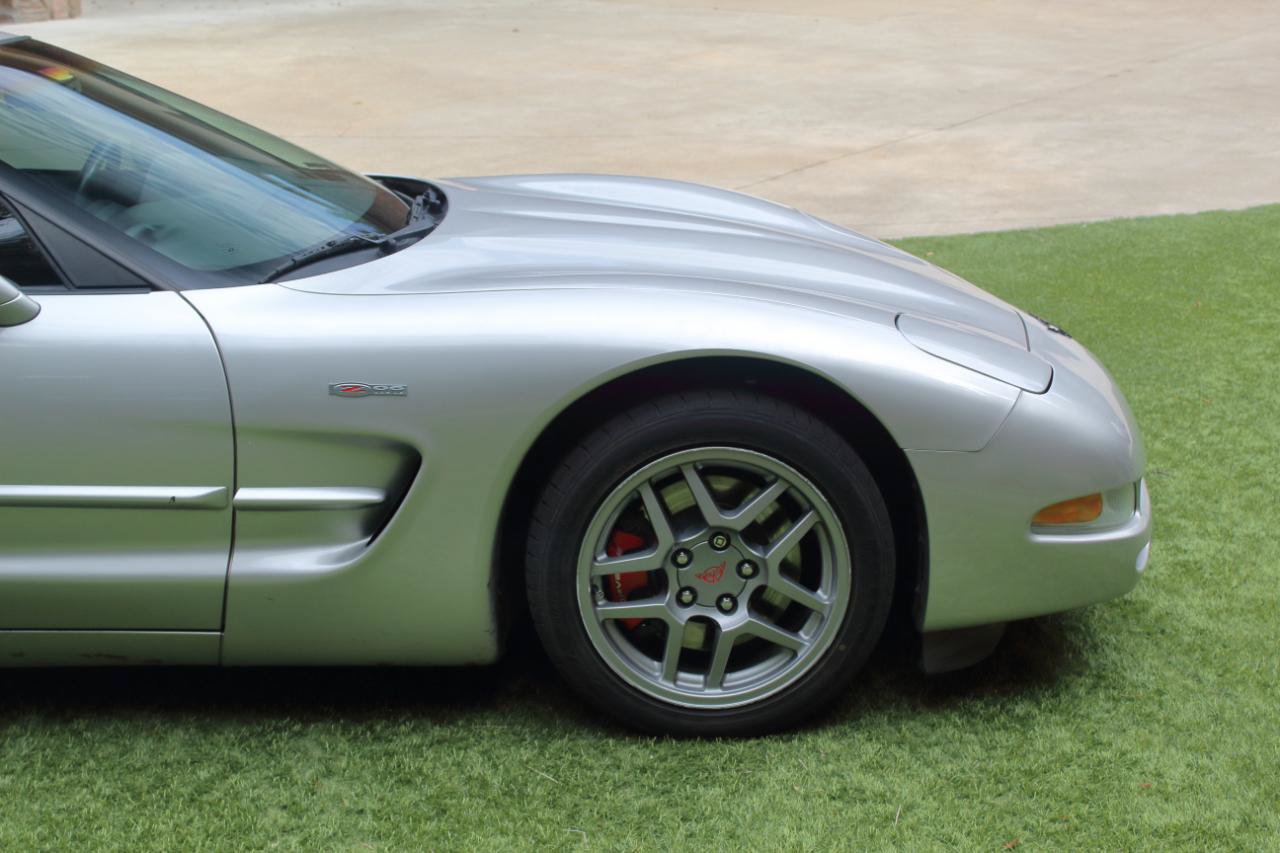 Used 2004 Chevrolet Corvette Z06 w/ Memory Package RWD image 32