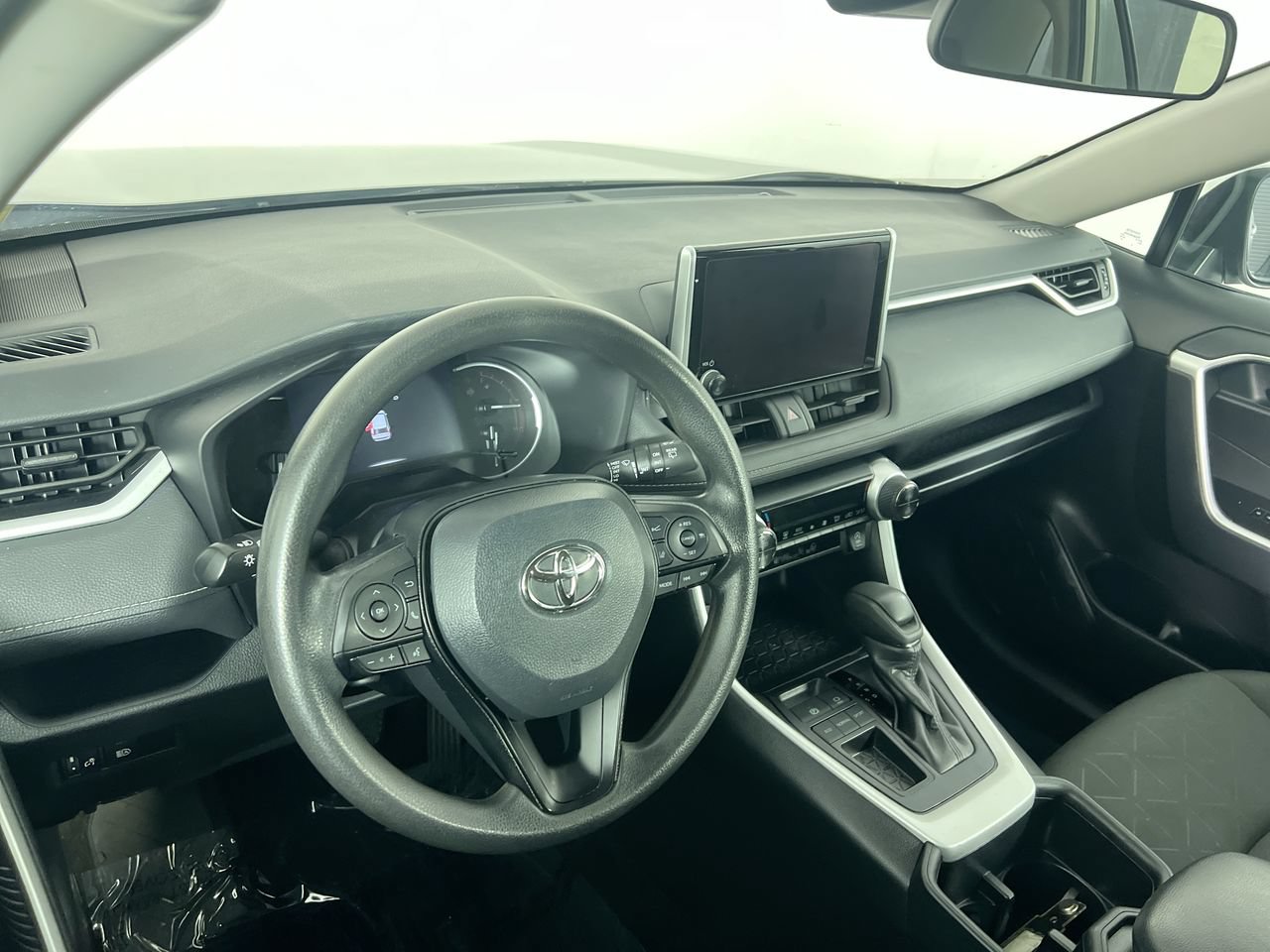 Used 2024 Toyota RAV4 XLE FWD image 20