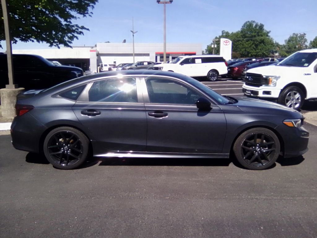 Used 2025 Honda Civic Sport image 2