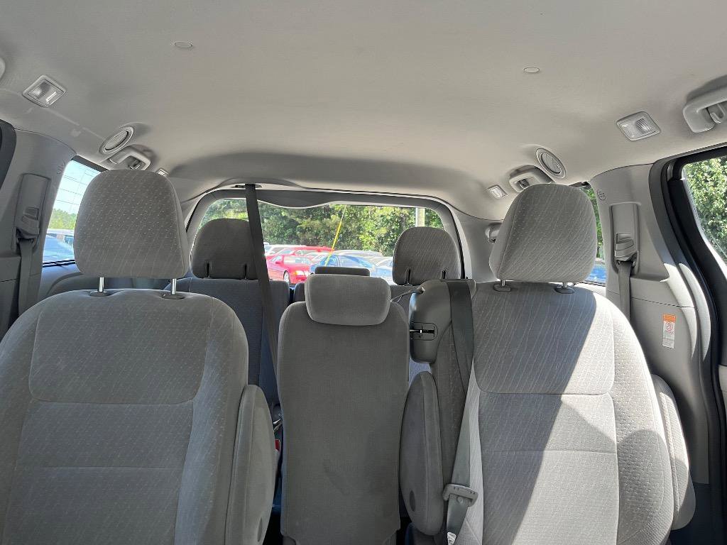 Used 2019 Toyota Sienna LE FWD image 35
