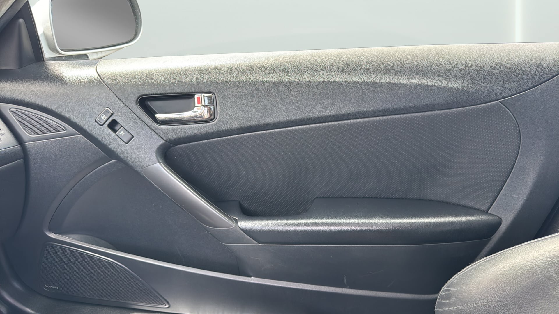 Used 2011 Hyundai Genesis 3.8 RWD image 17