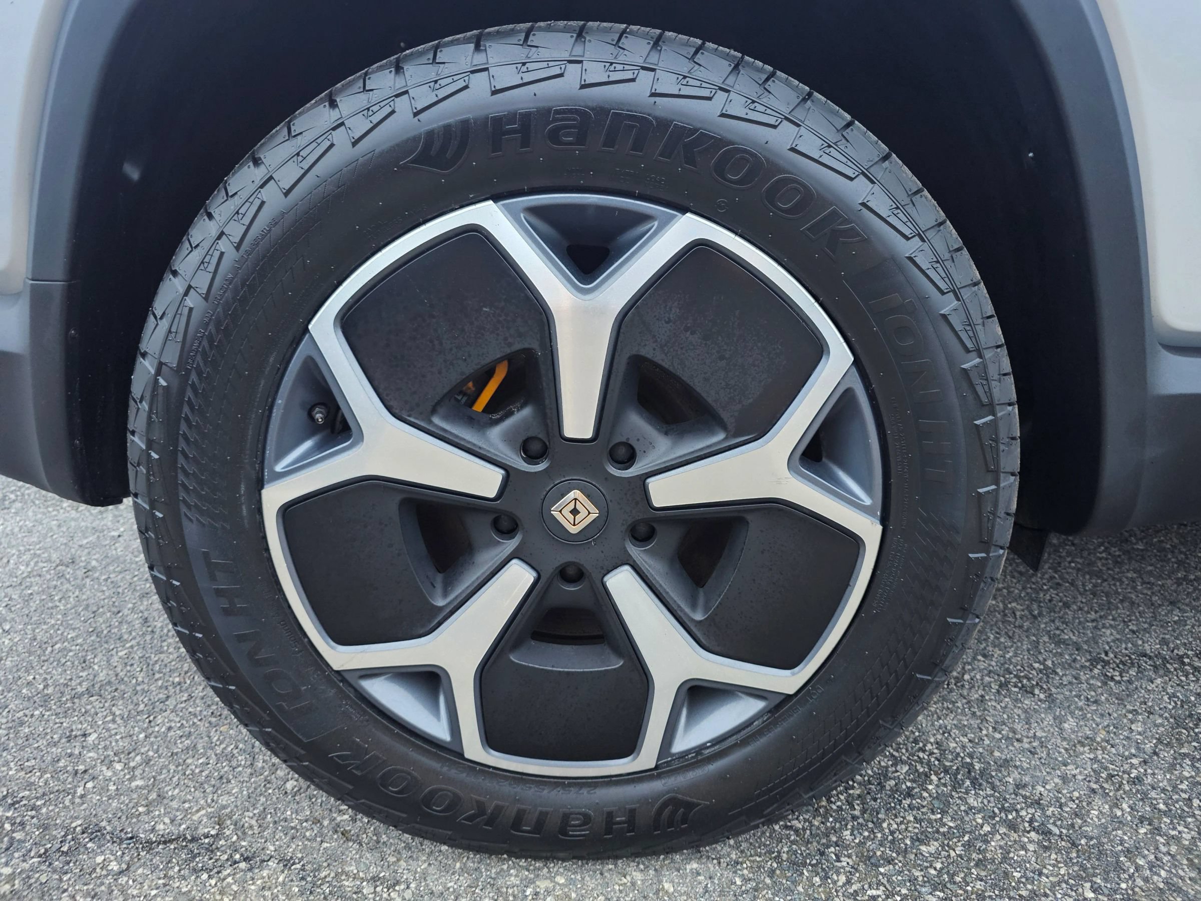 Used 2024 Rivian R1S Adventure Quad AWD/4WD image 34