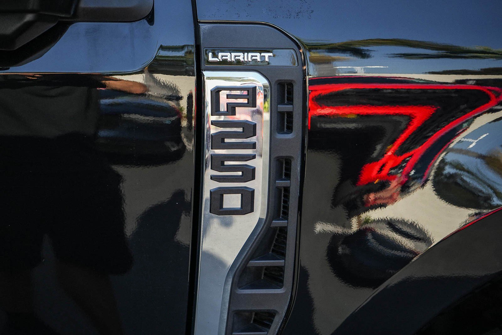 Used 2023 Ford F250 Lariat w/ Lariat Ultimate Package AWD/4WD image 8