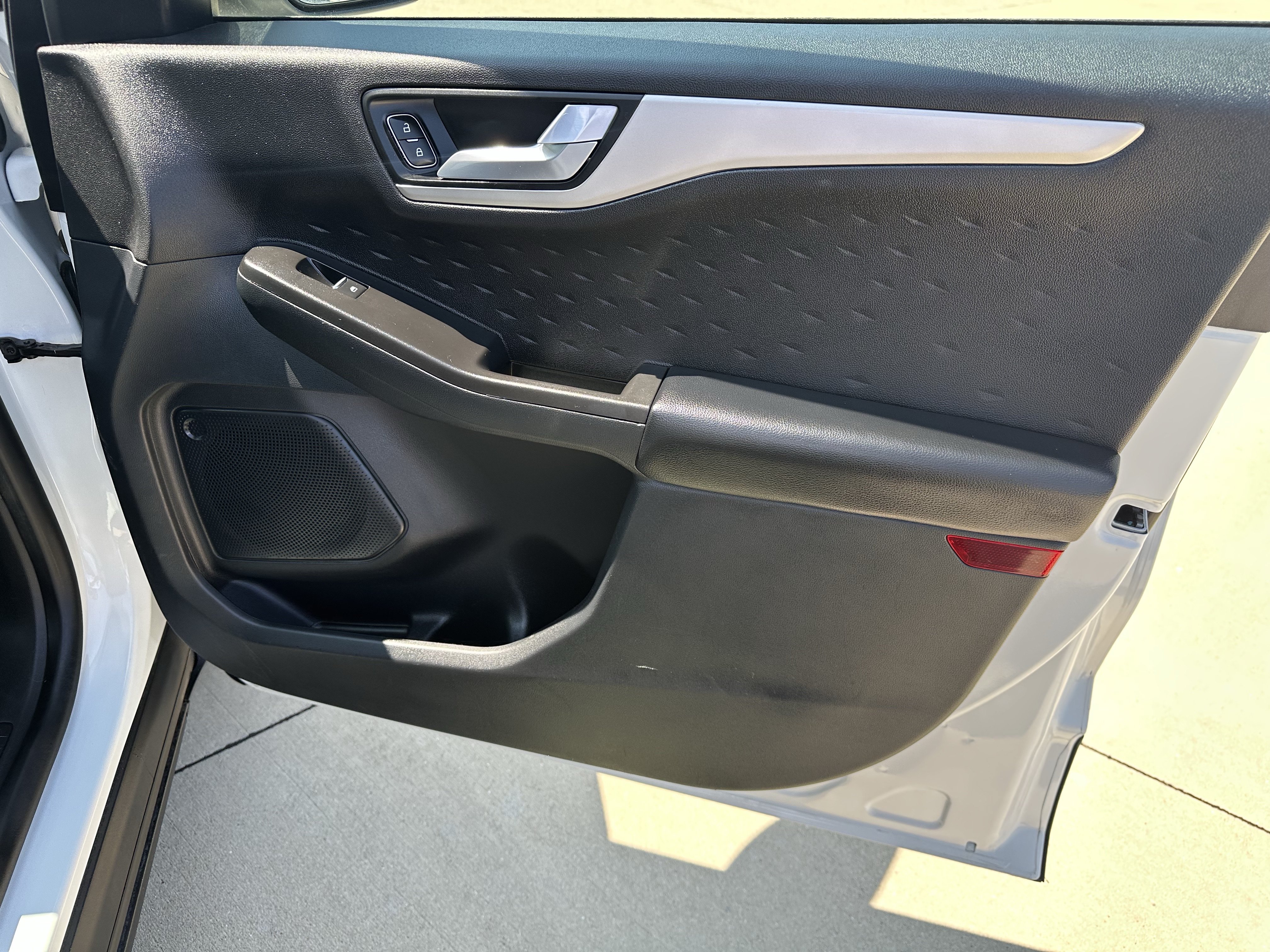 Used 2020 Ford Escape SEL FWD image 11