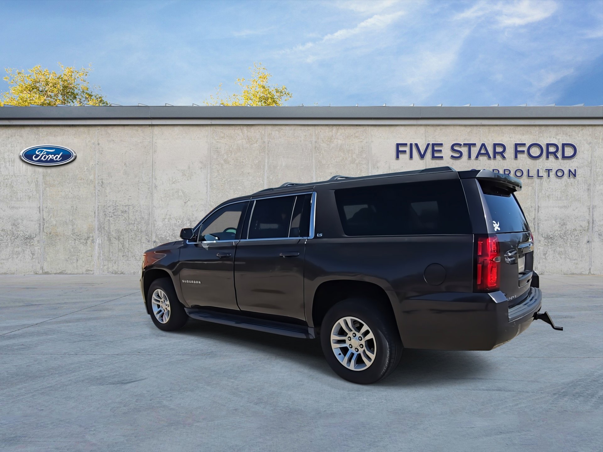 Used 2015 Chevrolet Suburban LS w/ Driver Alert Package RWD image 6