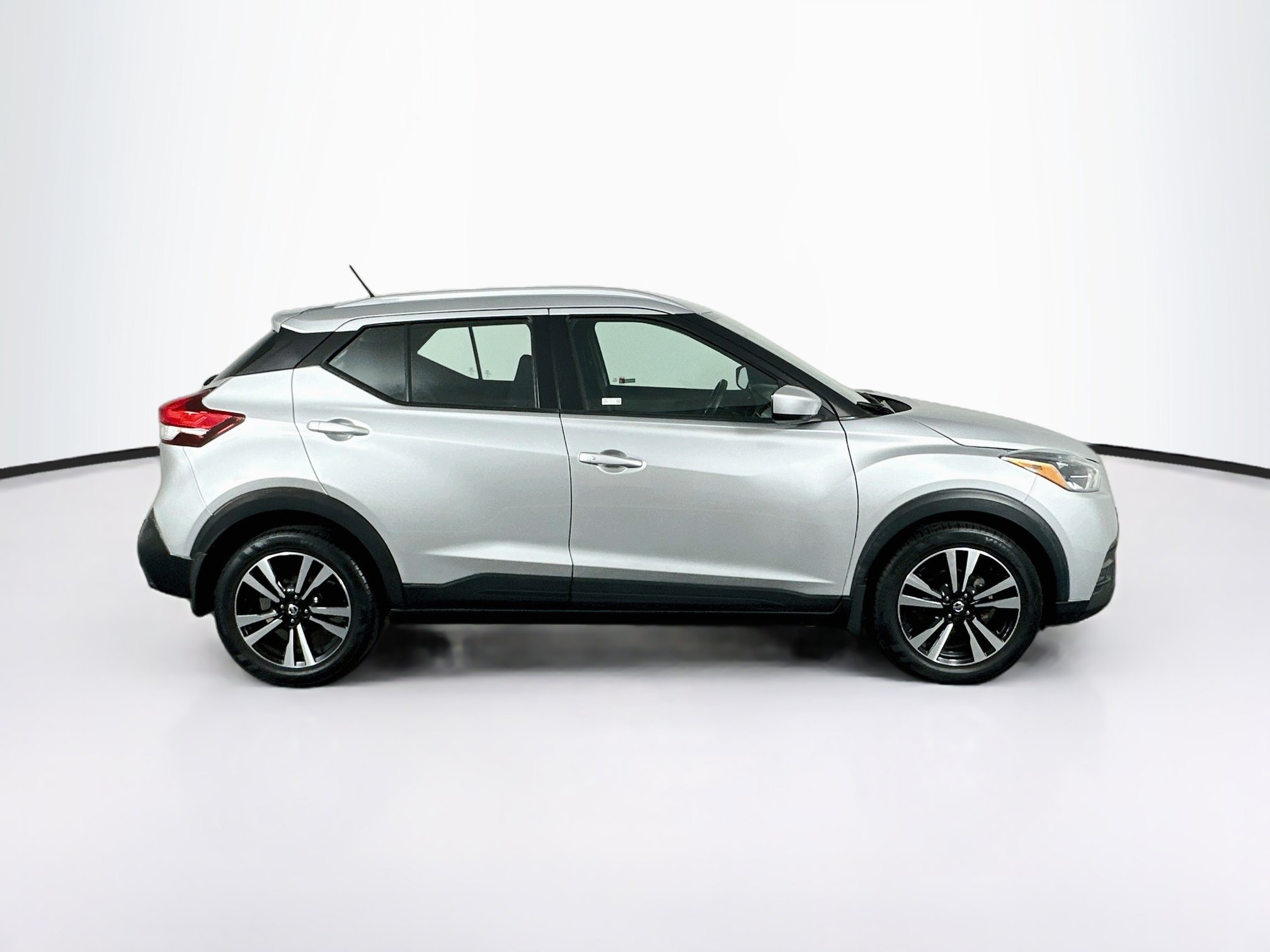 Used 2018 Nissan Kicks SV FWD image 10