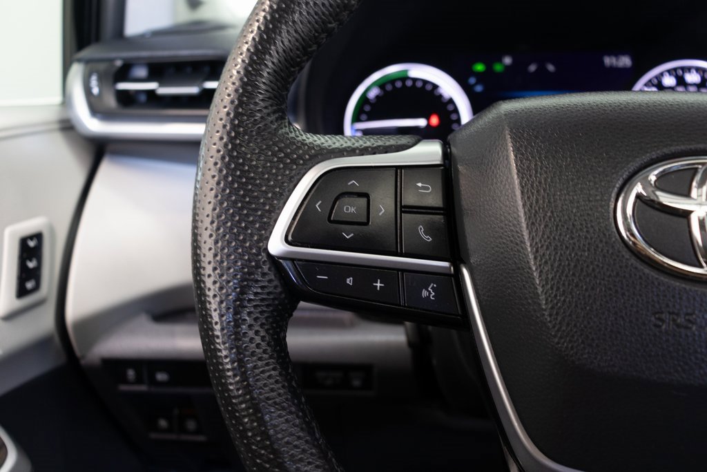 Used 2024 Toyota Sienna Limited image 27