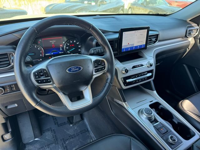 Used 2023 Ford Explorer XLT w/ Equipment Group 202A image 3
