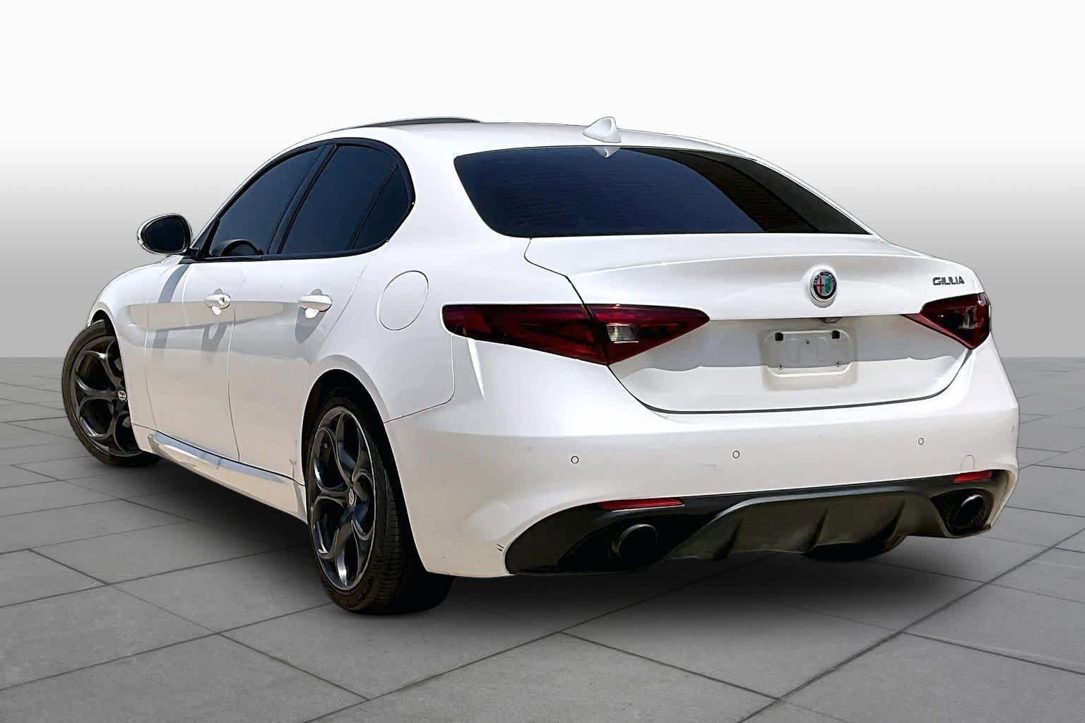 Used 2018 Alfa Romeo Giulia Ti Sport w/ Quick Order Package 22U Sport RWD image 10