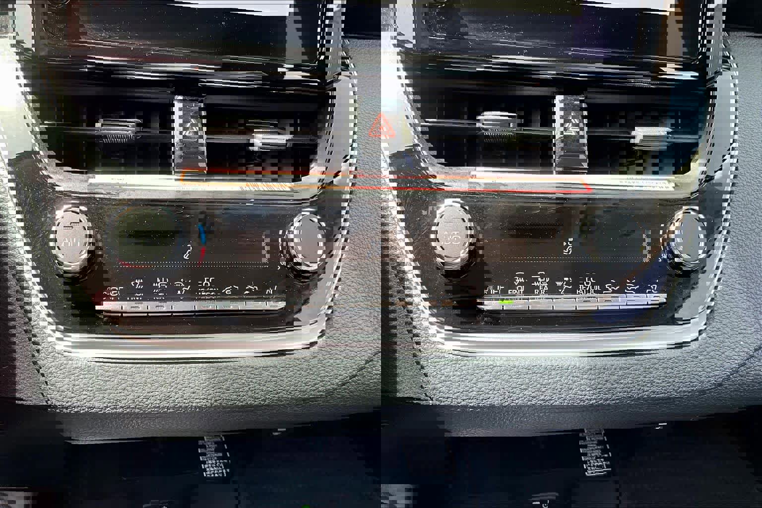 Used 2025 Toyota Corolla LE image 30