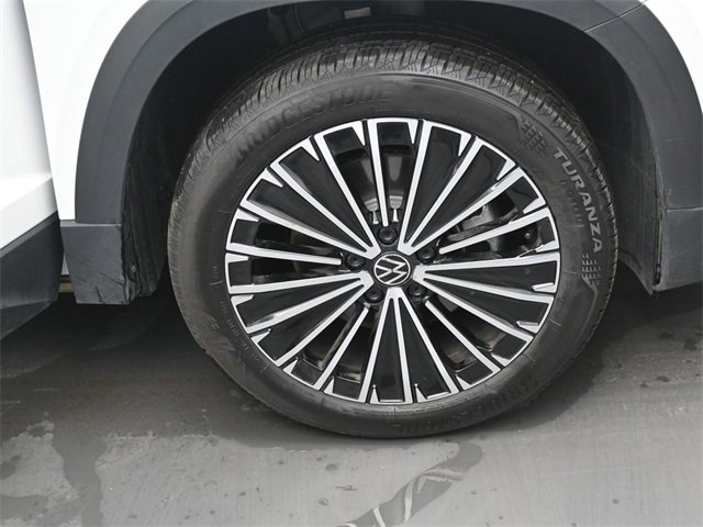 Certified 2025 Volkswagen Taos SE w/ Panoramic Sunroof Package image 36