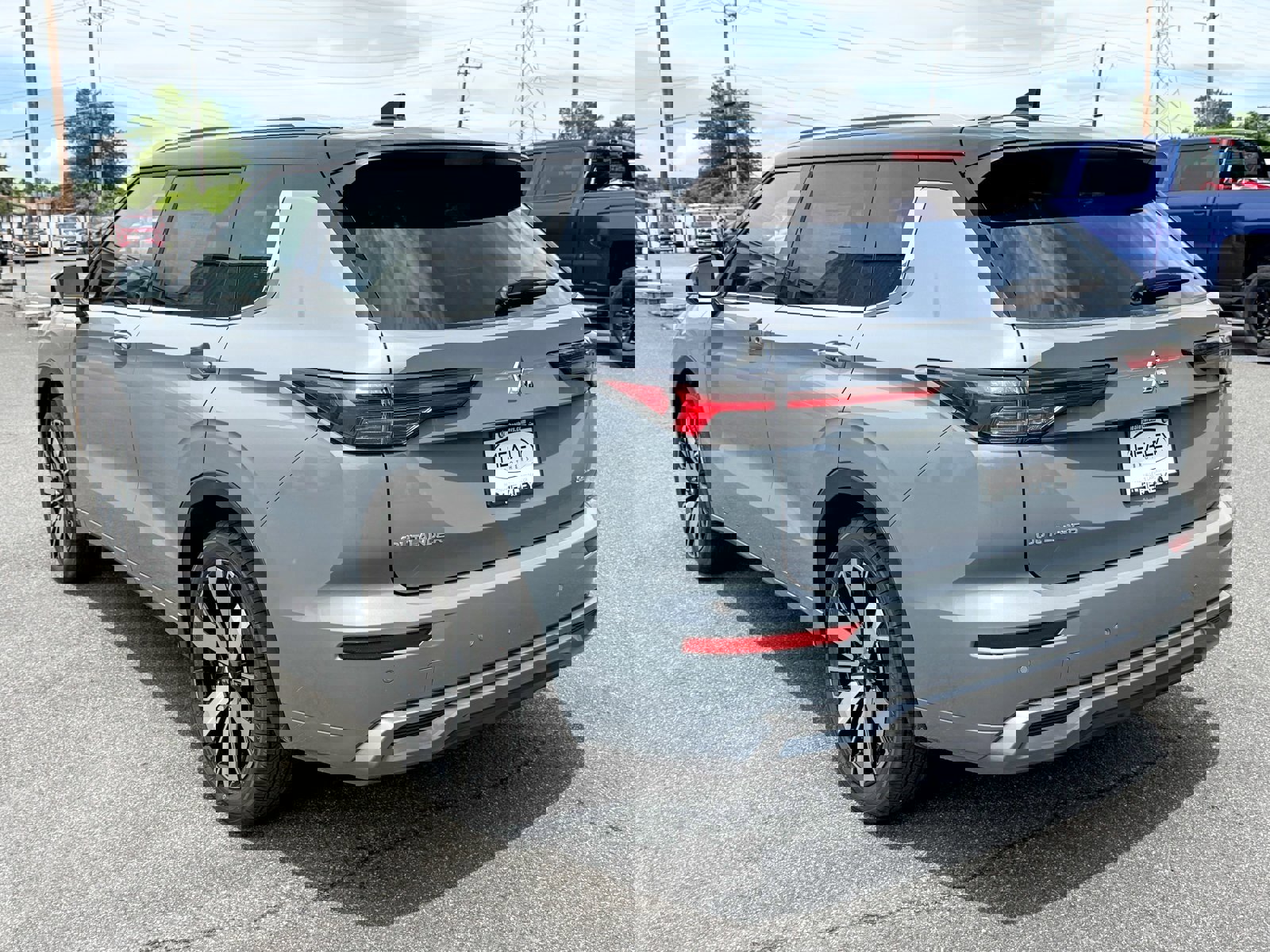 New 2025 Mitsubishi Outlander SEL image 2