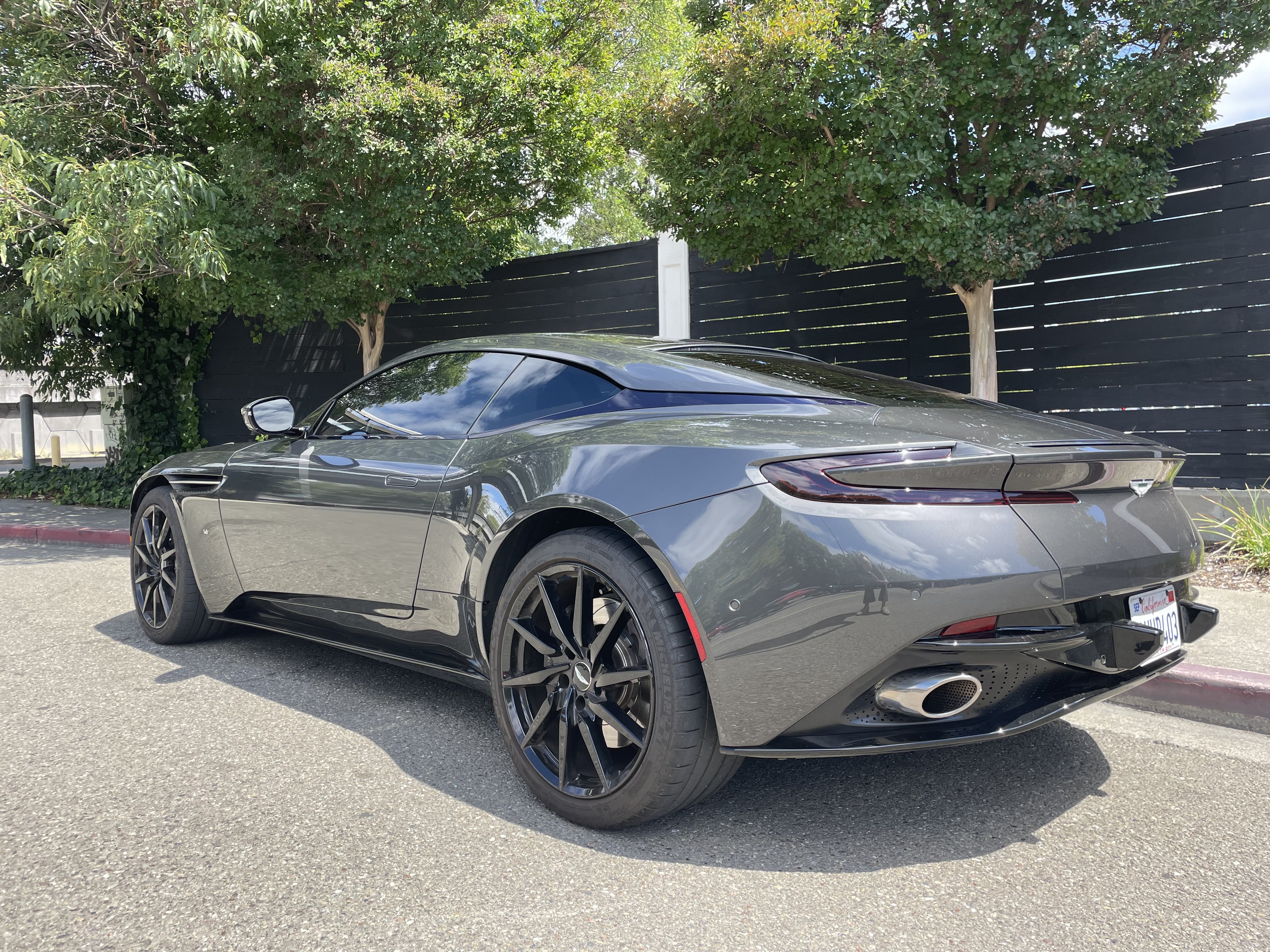 Used 2017 Aston Martin DB11 V12 RWD image 3