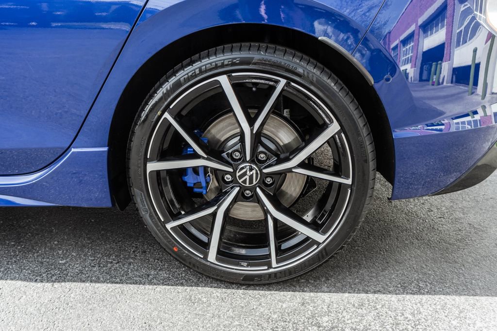 Used 2024 Volkswagen Golf R image 30