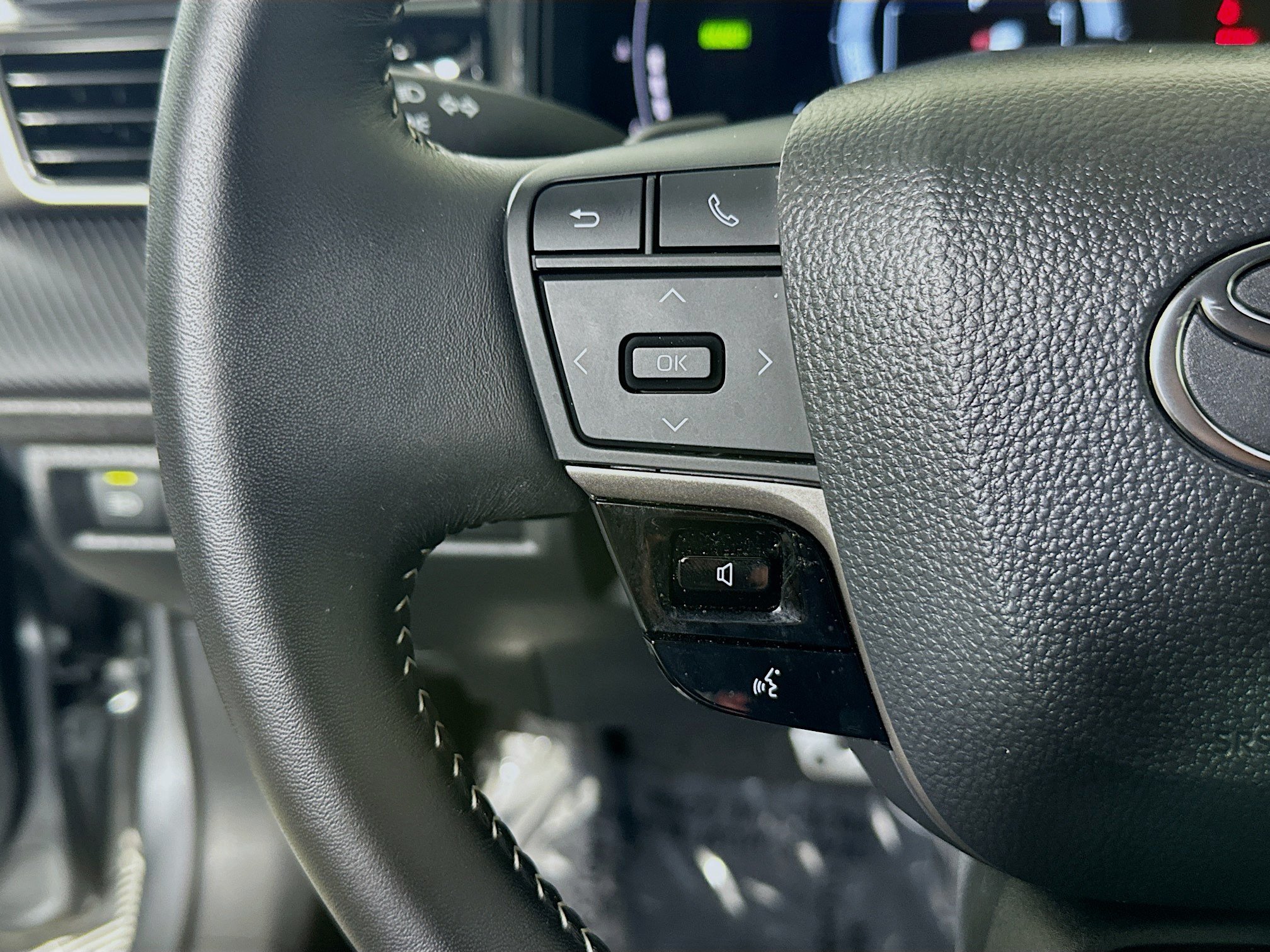 Used 2026 Toyota Camry SE w/ Convenience Package FWD image 16
