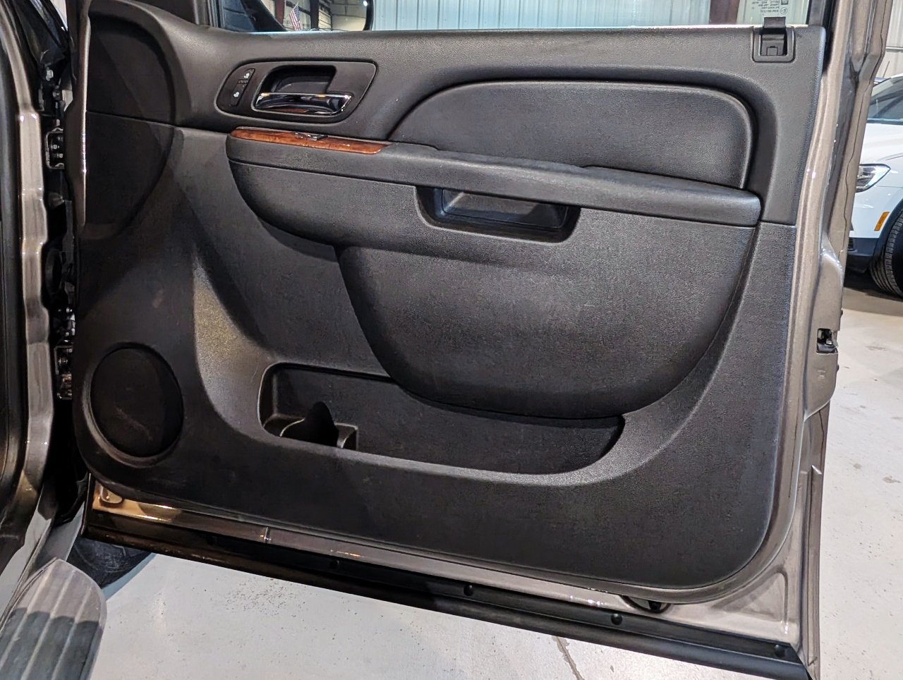 Used 2014 Chevrolet Suburban LT AWD/4WD image 29