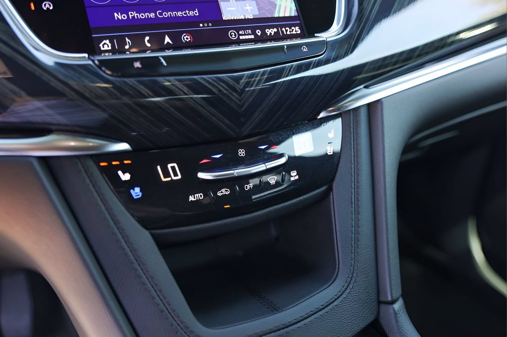 Certified 2024 Cadillac XT6 Premium Luxury AWD/4WD image 18