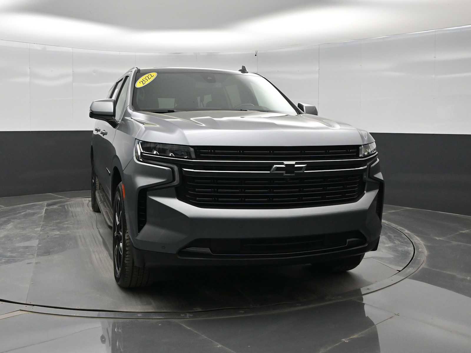 Used 2022 Chevrolet Suburban RST w/ Luxury Package AWD/4WD image 2