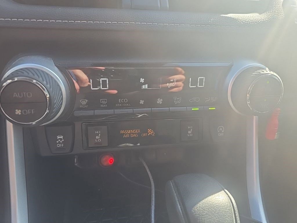 Used 2021 Toyota RAV4 XLE w/ Convenience Package image 12