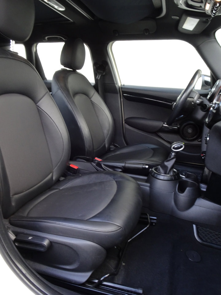 Used 2016 MINI Cooper 4-Door Hardtop image 14