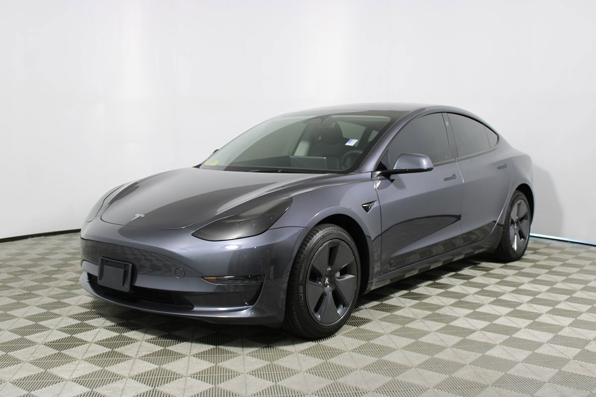Used 2023 Tesla Model 3 Standard Range image 3