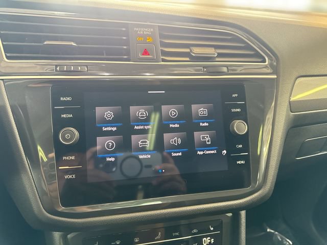 Certified 2023 Volkswagen Tiguan SE w/ Panoramic Sunroof Package FWD image 21