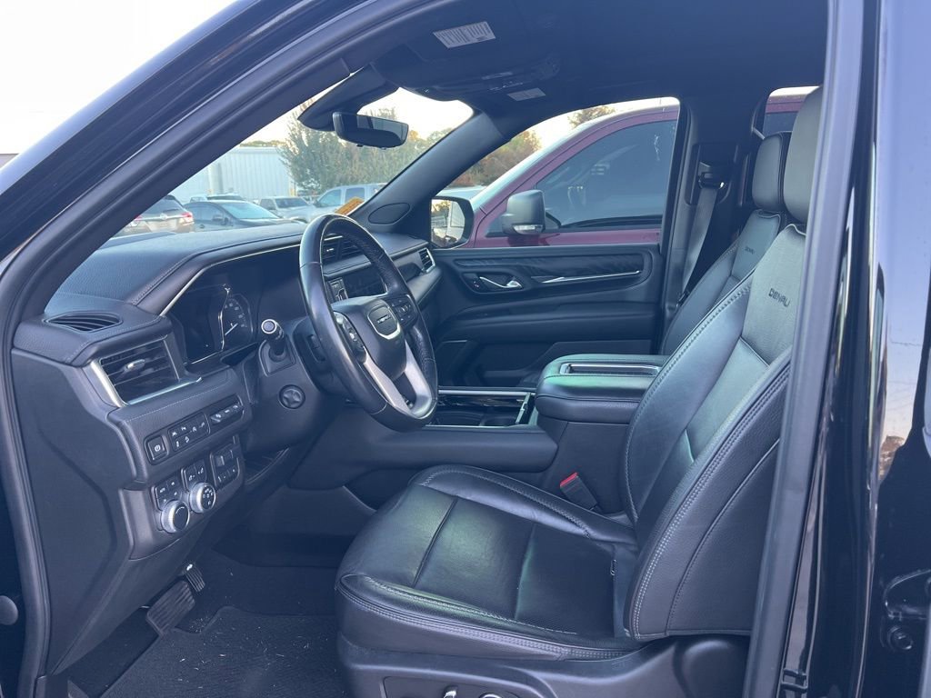 Used 2021 GMC Yukon Denali w/ Denali Premium Package image 4