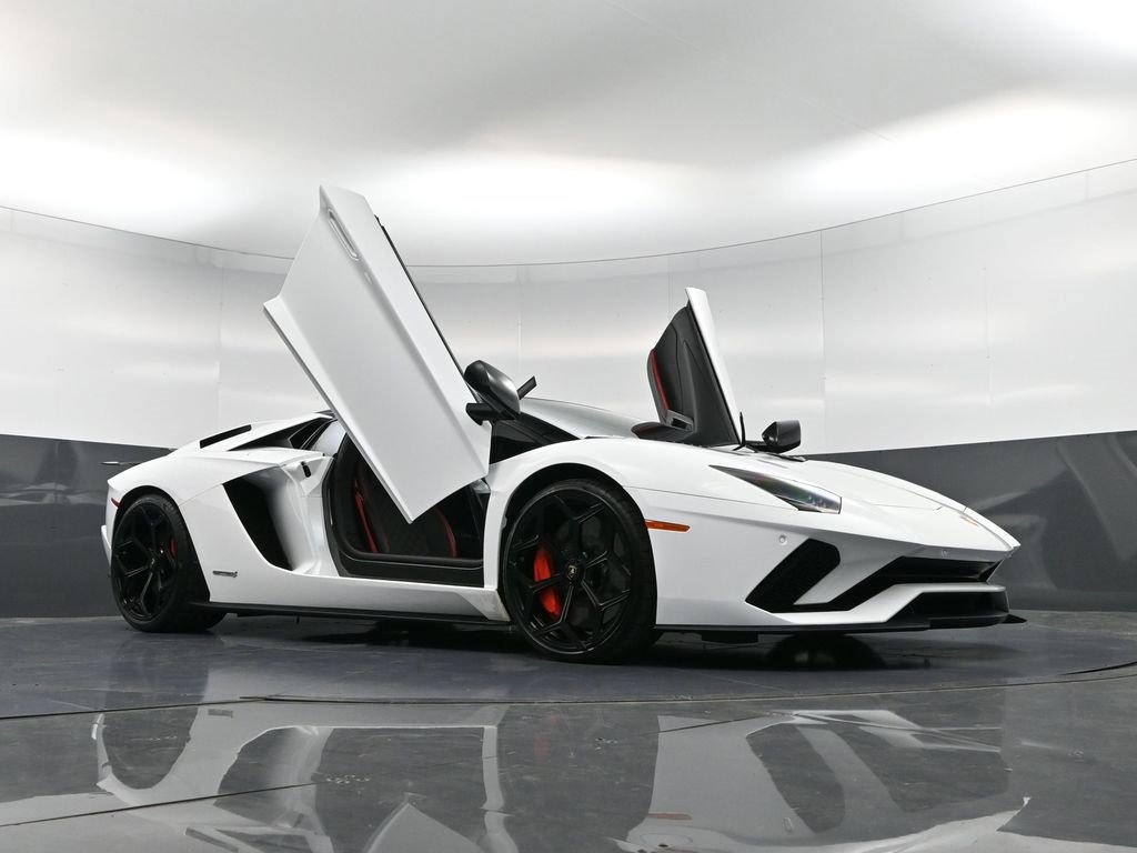 Used 2019 Lamborghini Aventador S image 38