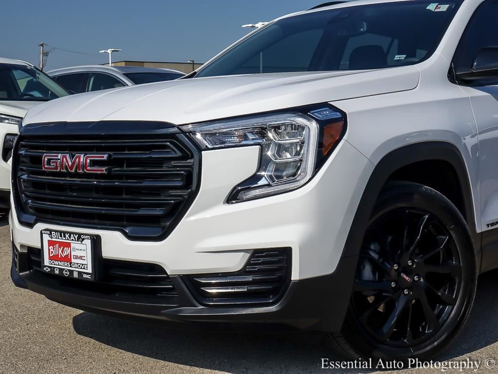 Used 2024 GMC Terrain SLE w/ Elevation Edition FWD image 3