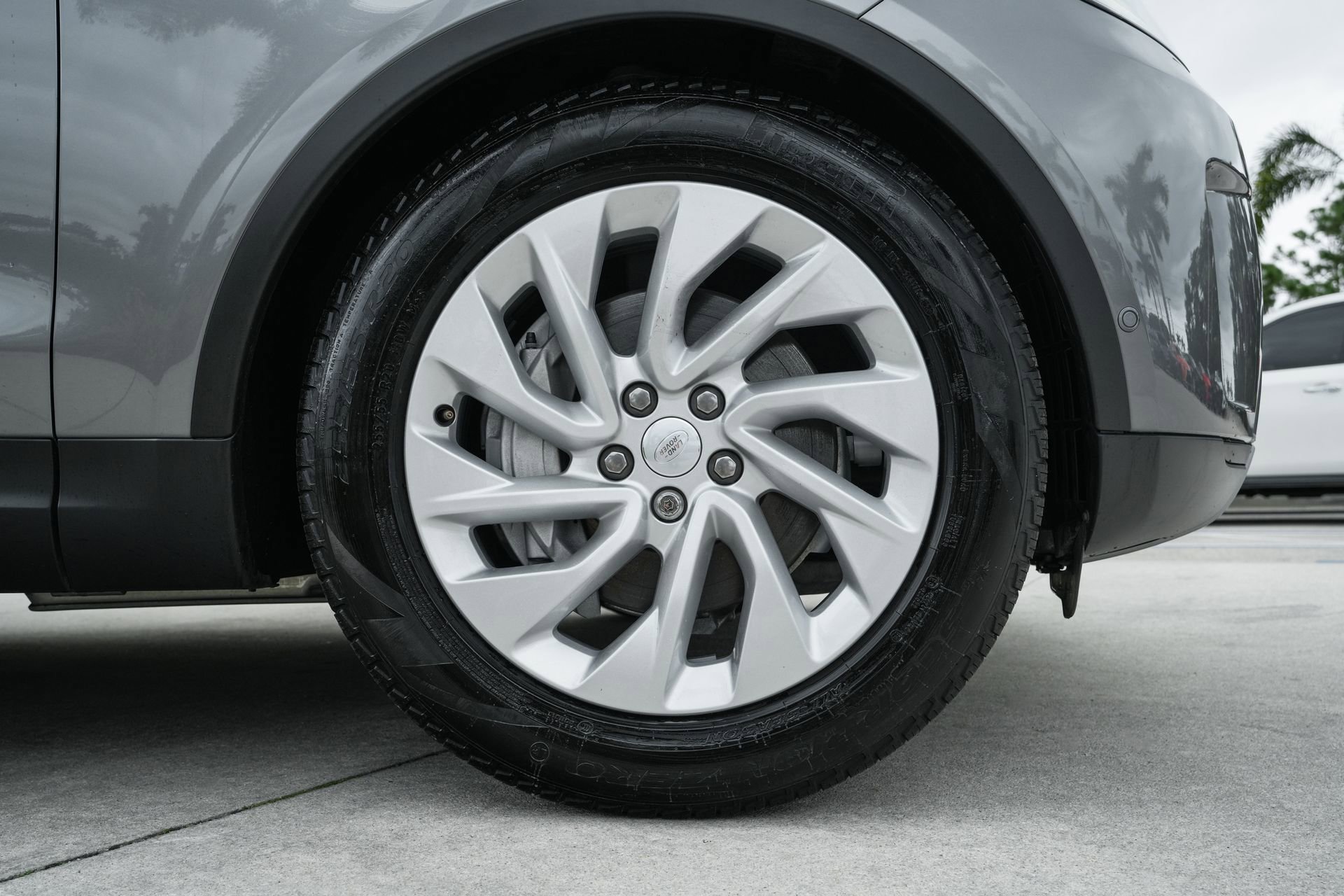 Used 2024 Land Rover Discovery S image 27