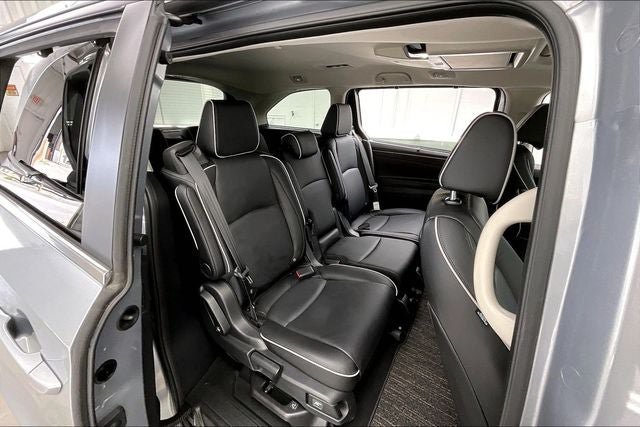 Certified 2026 Honda Odyssey Touring image 19